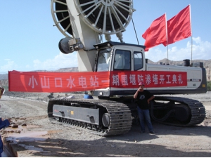 連續牆施工-新疆庫(kù)爾勒開都(dōu)河水(shuǐ)電站(zhàn)圍堰(yàn)工程